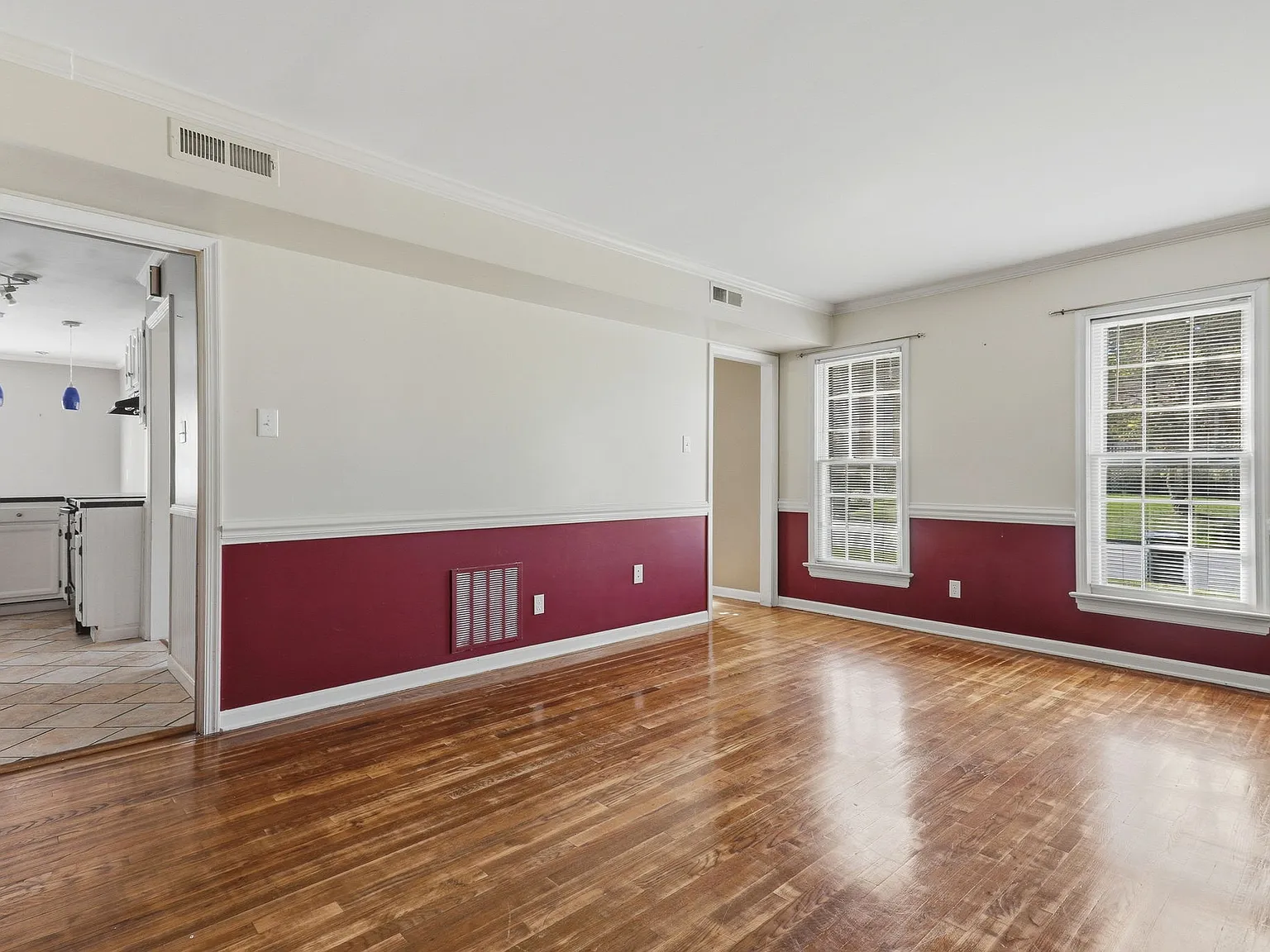 3 bed, 2600 sqft, $2,550 — Photo 4