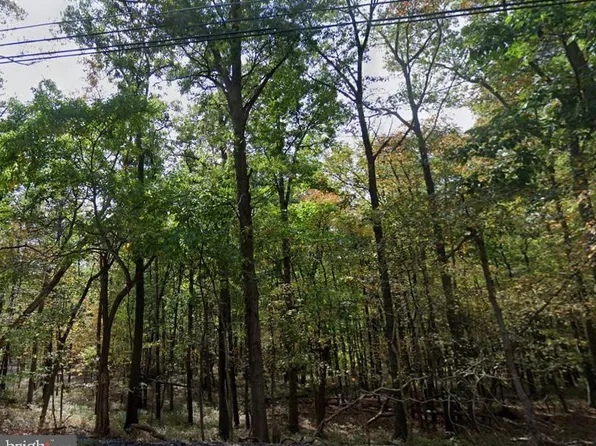 2 Pine Tree Dr, Newville, PA 17241