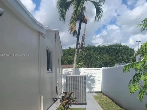 570 W 46th Pl #B, Hialeah, FL 33012