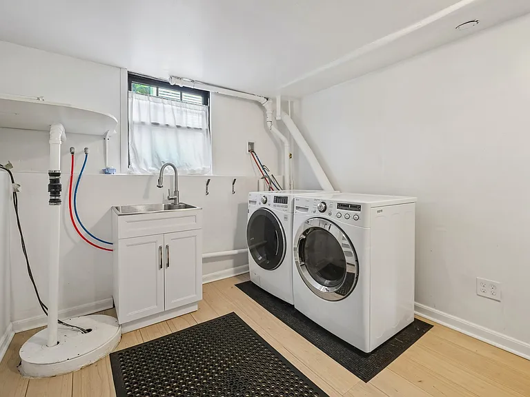 246 Maple Ave — Photo 32