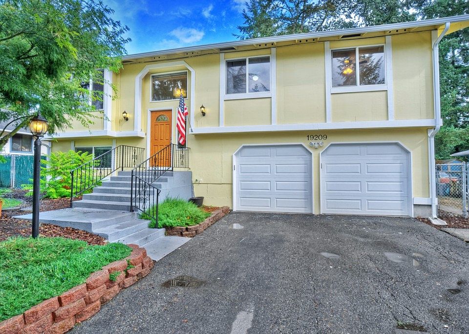 1st image of 19209 9th Ave E