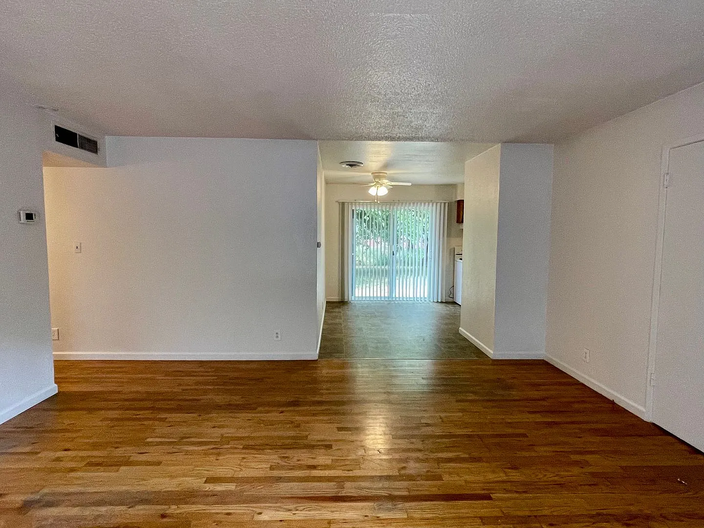 2 Bed 1.5 Bath Single Duplex — Photo 4