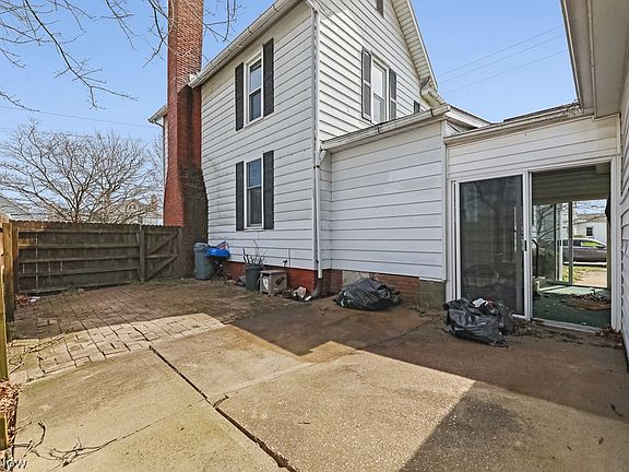 4th image of 2145 Cherry Ave