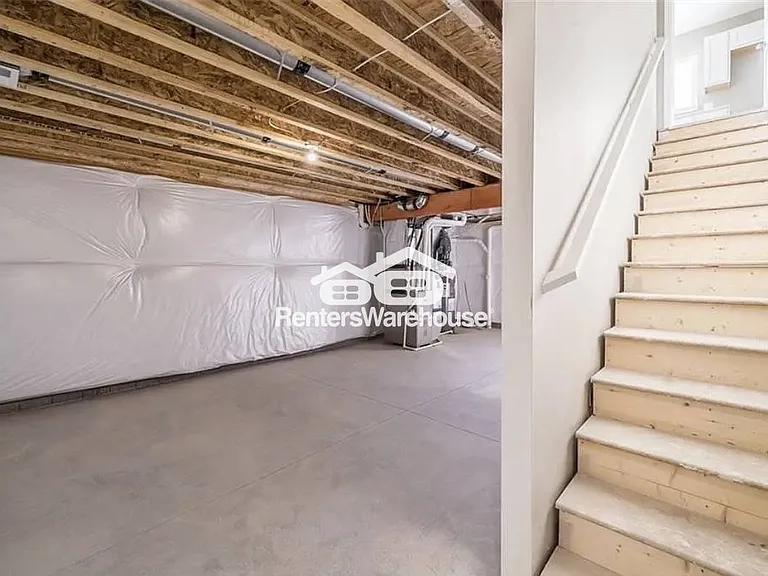 104 E Sycamore St — Photo 21