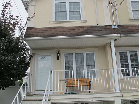 3rd image of 560 W Caswell Ave