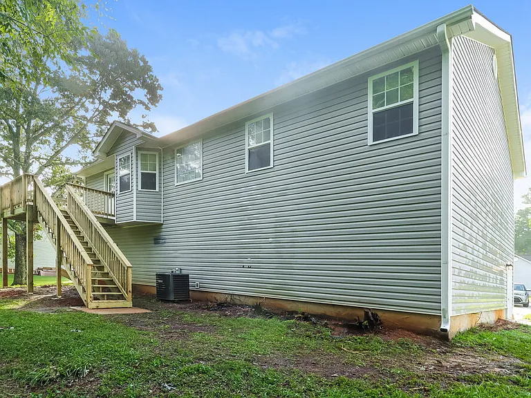 375 Fairview Dr — Photo 17