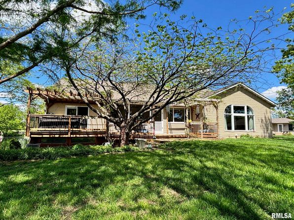 142 Lilac Ln, Chatham, IL 62629