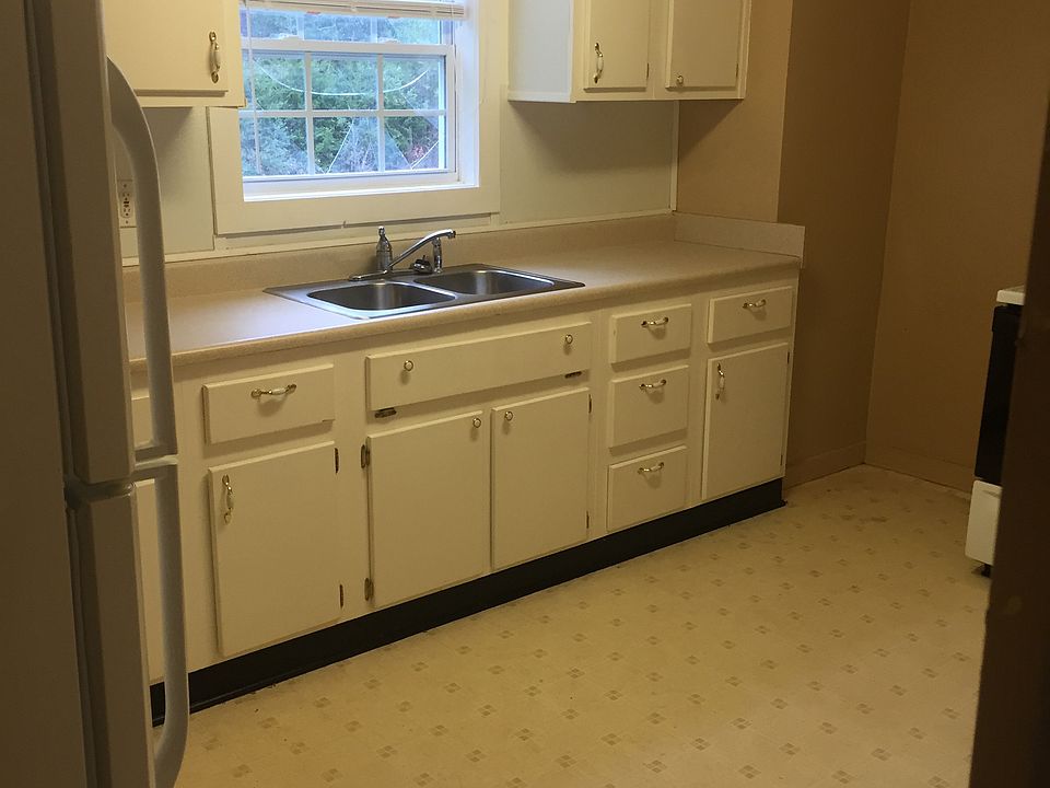 2nd image of 204 Clinton Ave