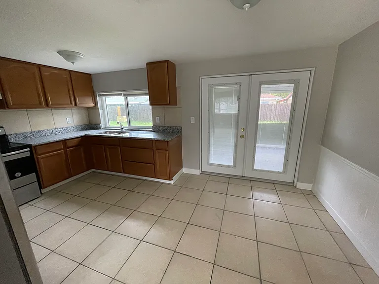 3937 Claremont Dr — Photo 9