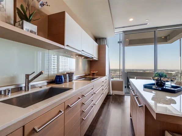 2408 Victory Park Ln APT 1031, Dallas, TX 75219