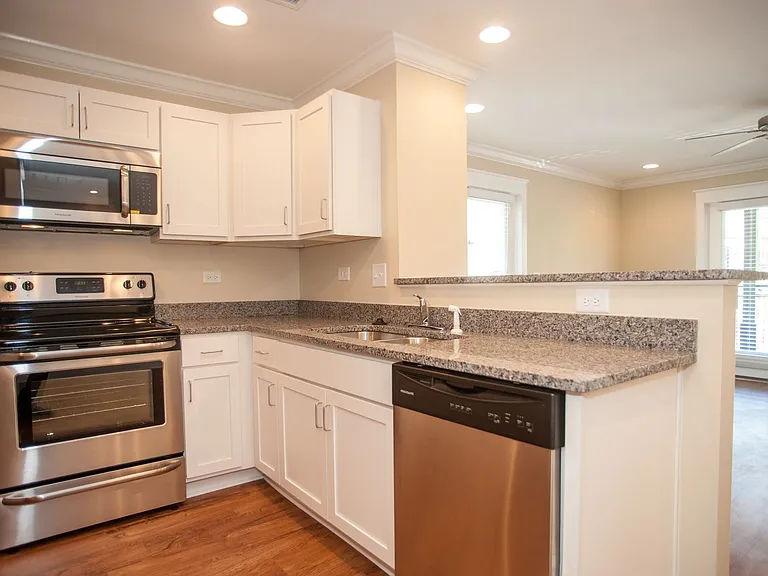 1625 Elmwood Ct #201 — Photo 6
