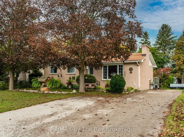 439 5th St, Collingwood, ON L9Y 1Y4