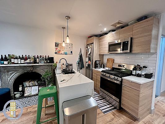 3rd image of 3 Spencer Pl #1