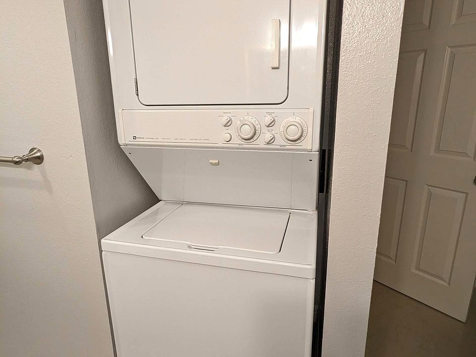 In-unit washer/dryer