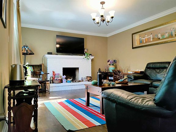 3rd image of 1236 Woodview Dr