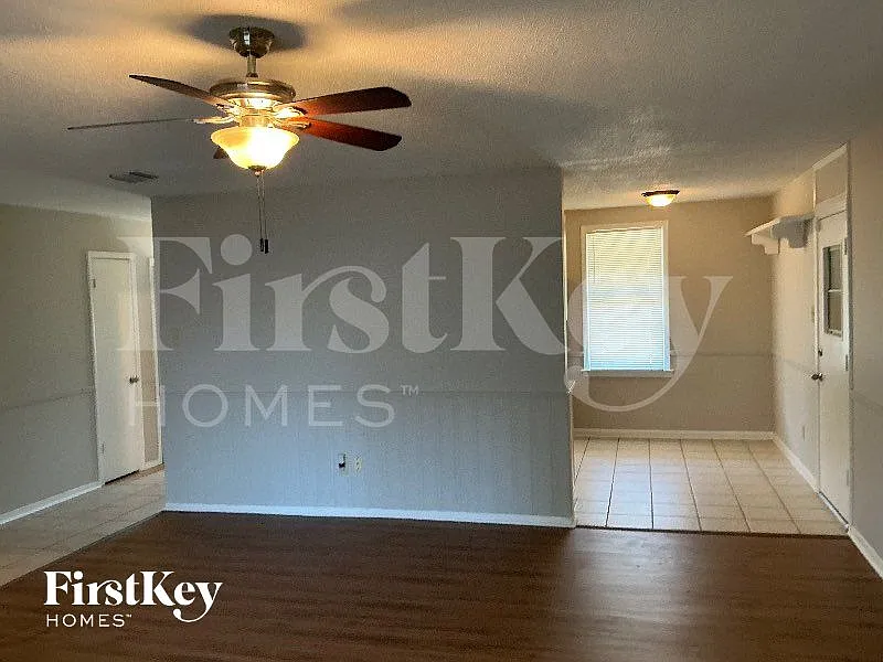 3 bed, 2.0 bath, 1335 sqft, $1,610 — Photo 4