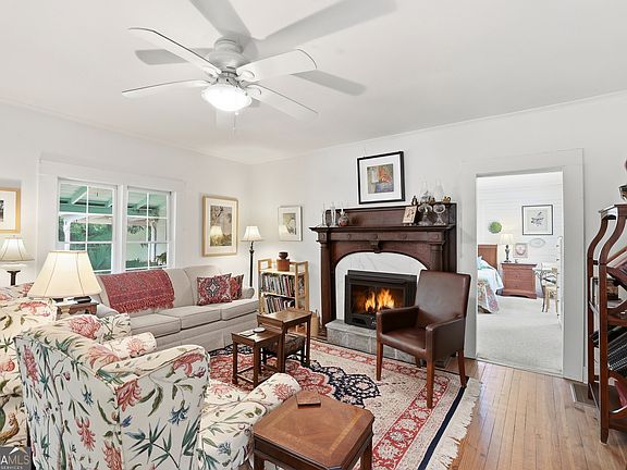 4th image of 236 Garrison Rd