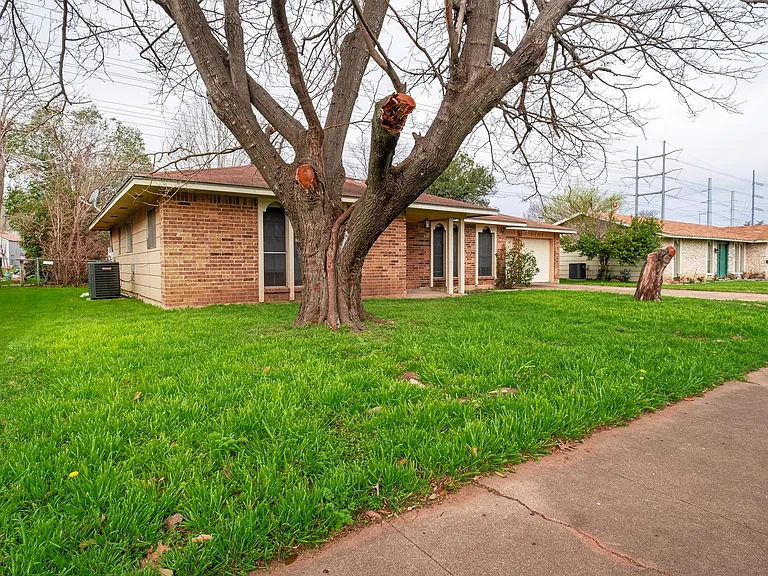 5404 Salem Hill Dr — Photo 3