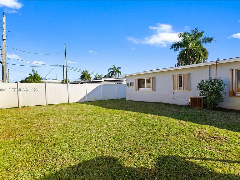 3521 NW 18th Pl — Photo 50