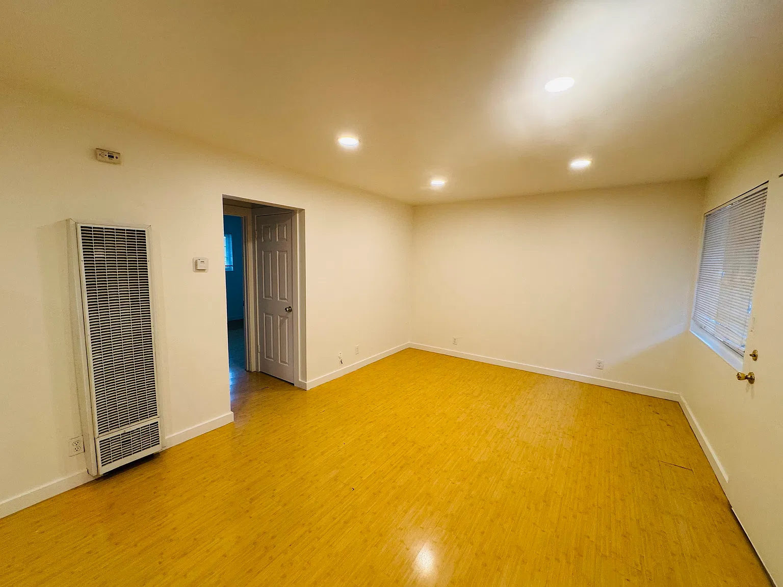 2 bed, 750 sqft, $2,500 — Photo 2