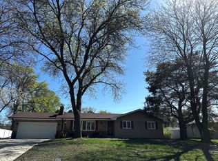 8465 23rd Ave N, Golden Valley, MN 55427