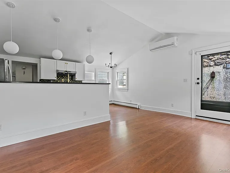 392 Main St — Photo 7