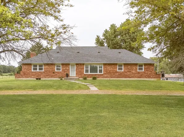 25710 Donahoo Rd, Tonganoxie, KS 66086