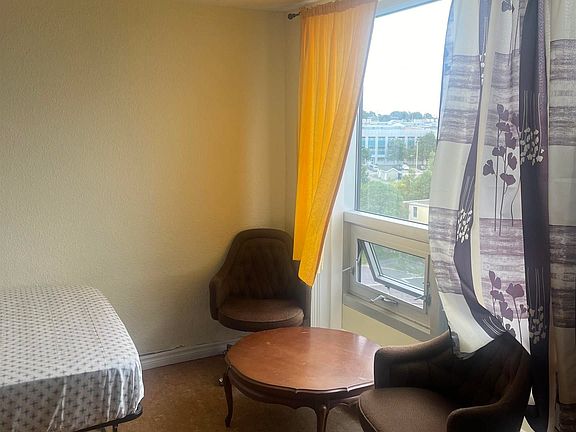 3rd image of 5572 N Ridge Rd #905
