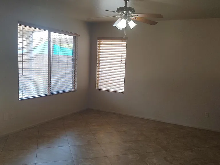 3239 E Kerry Ln — Photo 8