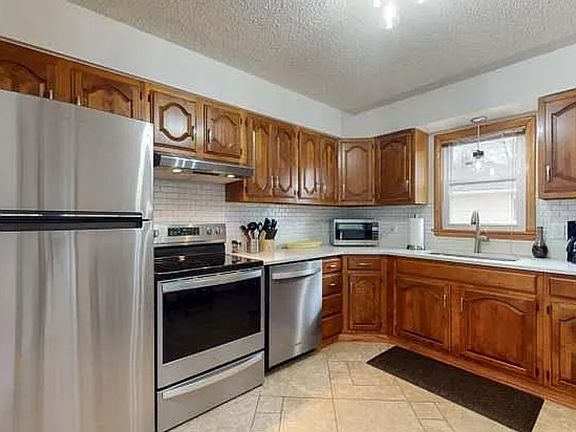 3rd image of 1106 8th Ave SW