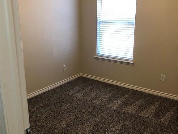 4th image of 2606 Peachtree Ln