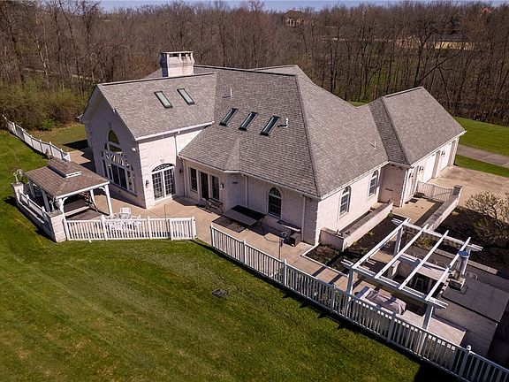 4th image of 104 Angerer Rd
