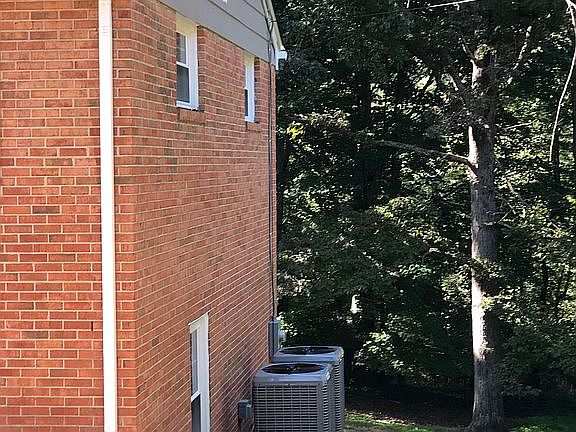 4th image of 8027 Kenmore Dr