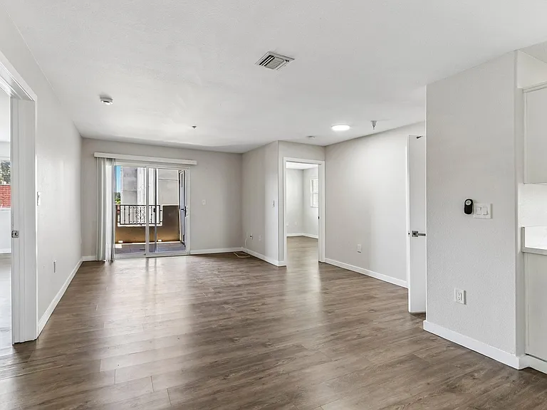 18425 Malden St #401 — Photo 30