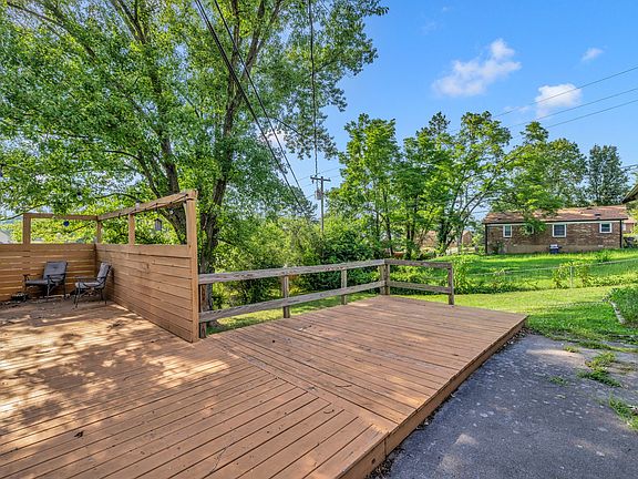 3rd image of 106 Cross Valley Dr