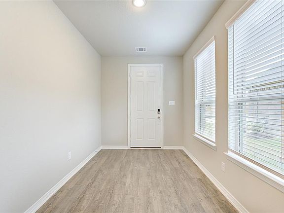 5th image of 821 Laguna Green Ln