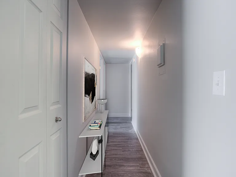 Windsor Woods Apartments — Photo 37