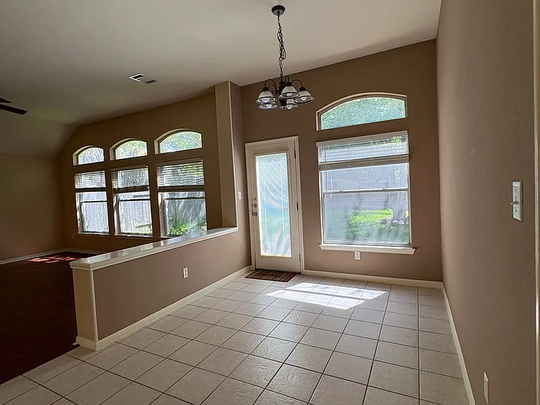 207 Kettleman Ln N — Photo 16