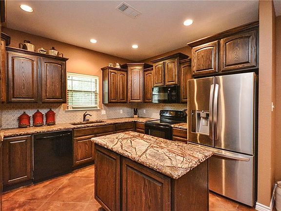 2nd image of 101 Lantana Ln