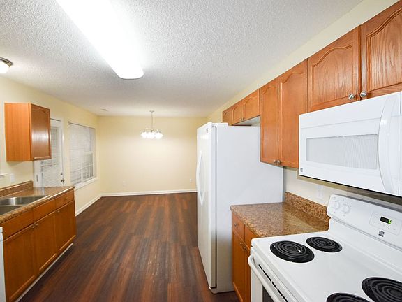 5th image of 179 Bellelaine Dr