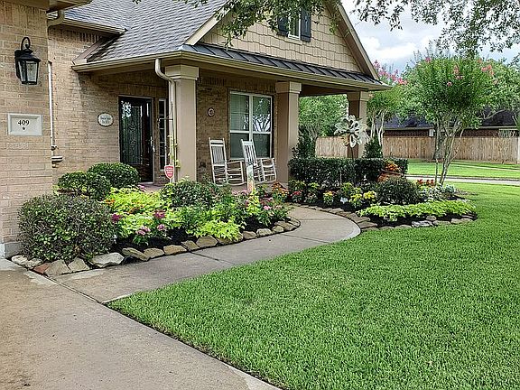 3rd image of 409 Cranbrook Ln