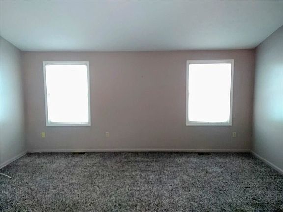 3rd image of 1 Daisy Ln