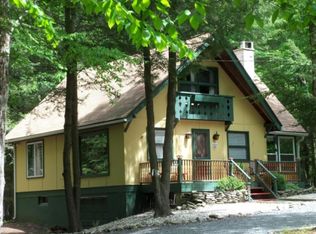 141 Wallenpaupack Dr, Greentown, PA 18426