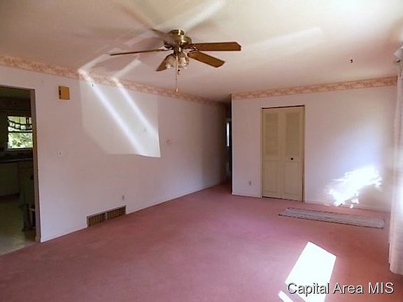 4th image of 5 Queens Way Dr