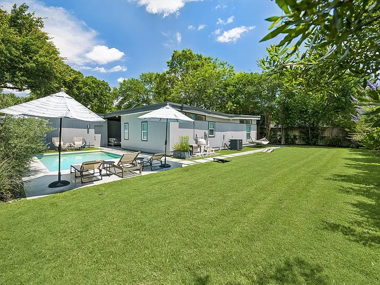 9769 Oak Point Dr — Photo 30