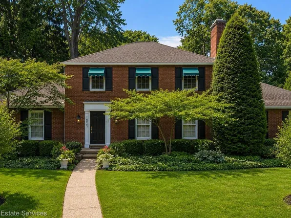 1023 Buckingham Rd, Grosse Pointe, MI 48230