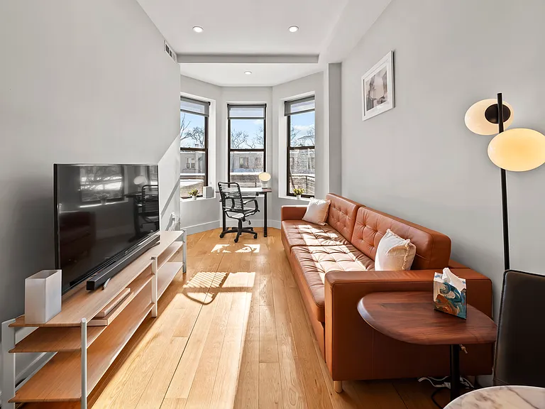 1090 Carroll St #2R — Photo 3