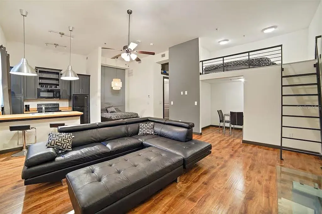 Studio, 1.0 bath, 739 sqft, $1,899 — Photo 4