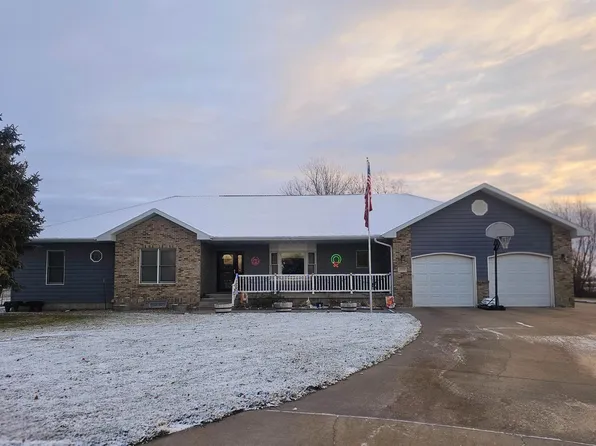 1720 E 42nd Street Pl, Kearney, NE 68847