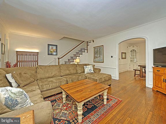 4th image of 1324 Woodlawn Ave